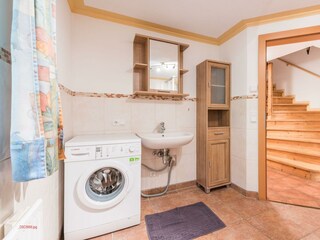 Badezimmer mit Waschmaschine