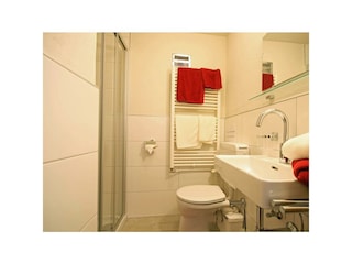 Badezimmer mit Dusche