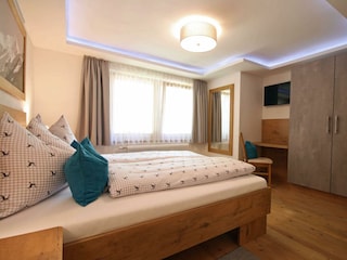 Schlafzimmer mit TV