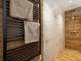 Dusche mit elekt. Handtuchtrockner