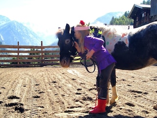 Ponyreiten am Bauernhof