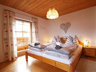 Schlafzimmer mit Doppelbett