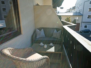 Balkon mit Sitzgelegenheit