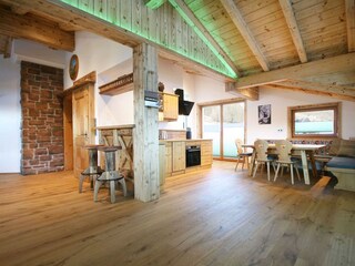 Wohnküche mit Esstisch