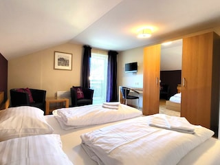 Doppelzimmer mit Ausgang zum Balkon