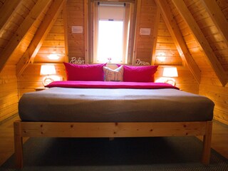 Schlafzimmer mit Doppelbett