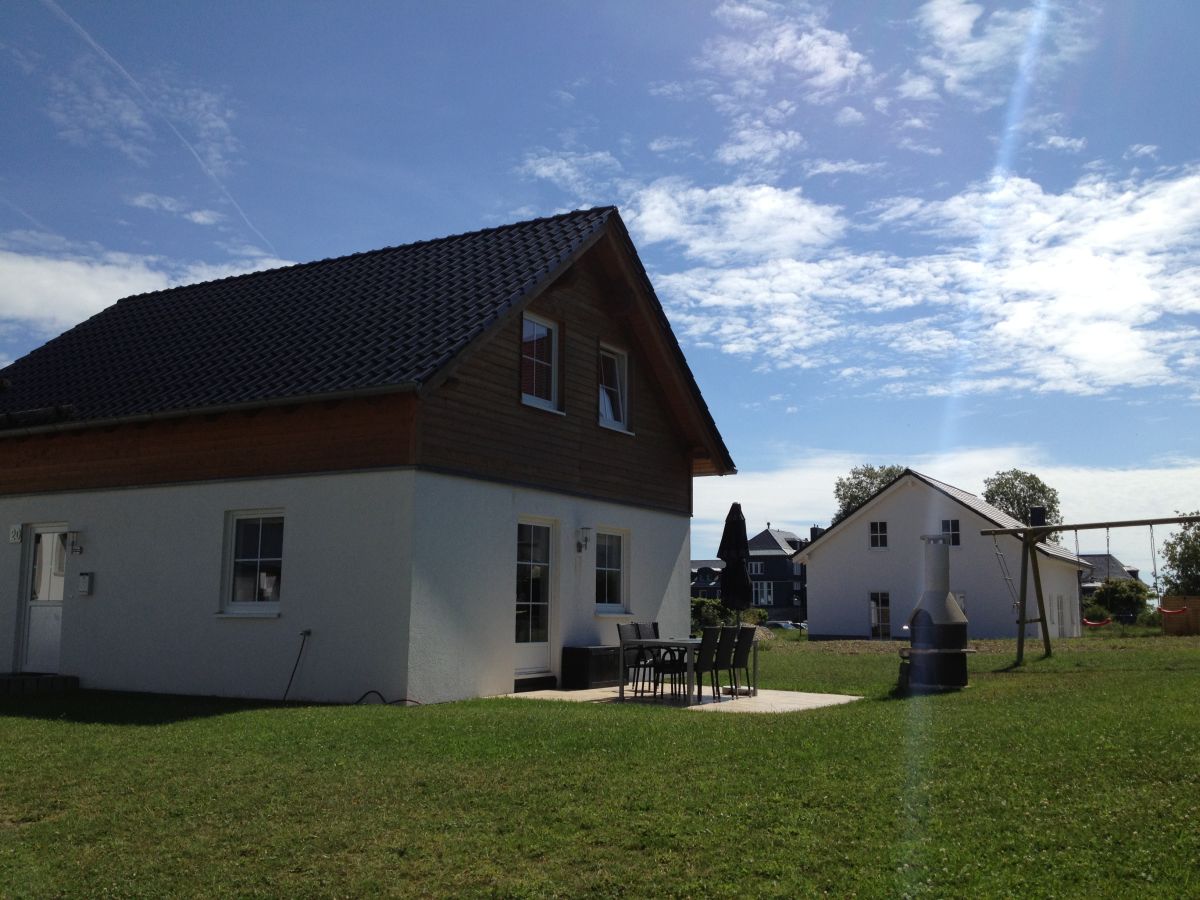 Außenansicht mit Terrasse