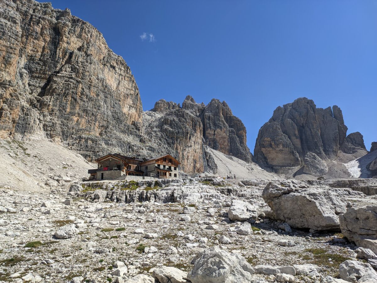 Huette nach wanderwege auf Dolomiti