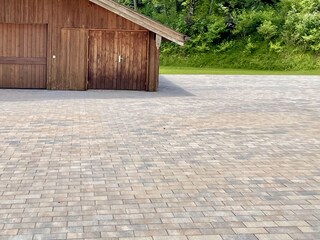 kostenloser Parkplatz für ihr Auto im Hof