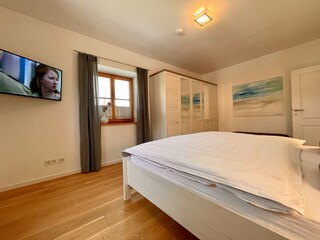 Schlafzimmer 1 mit Flachbildschirm