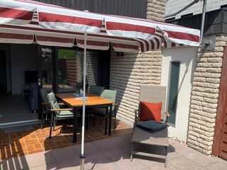 Terrasse und Garten der Ferienwohnung Faxe.