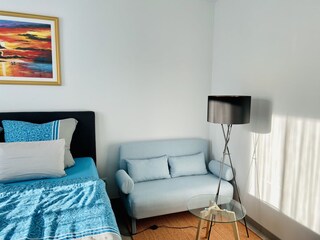 Schlafzimmer - mit kleiner Lese-Couch als Rückzugsort