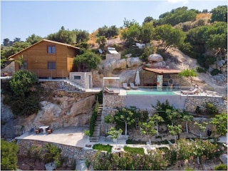 Video ansehen auf YouTube" Vara house on the rocks"