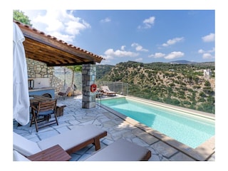 Video ansehen auf YouTube" Vara house on the rocks"
