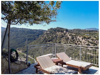 Video ansehen auf YouTube" Vara house on the rocks"