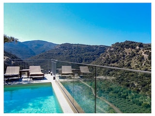 Video ansehen auf YouTube" Vara house on the rocks"