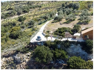 Video ansehen auf YouTube" Vara house on the rocks"