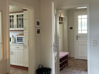Blick in Küche und Windfang