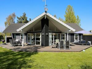 10 Personen Ferienhaus in Væggerløse-By Traum