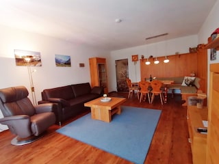 Wohnzimmer mit Essecke