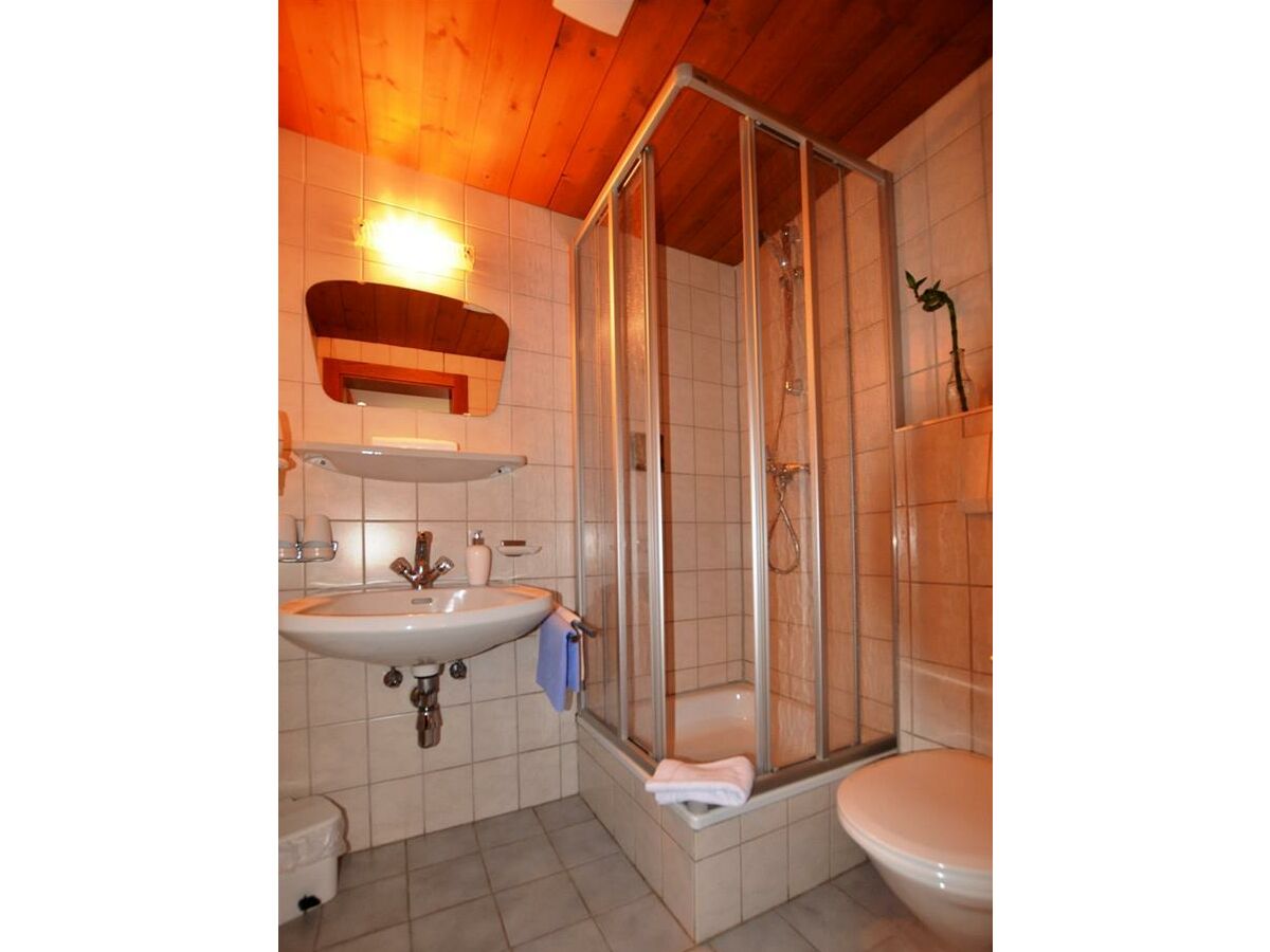 Dusche Schlafzimmer 1