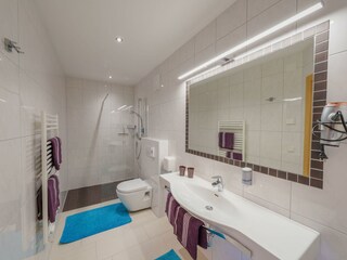 Jedes Schlafzimmer mit eigenem Badezimmer