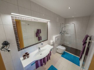 Jedes Schlafzimmer mit eigenem Badezimmer