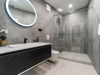 En-suite Badezimmer mit Dusche (Schlafzimmer Nr. 5)