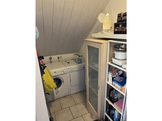Abstellraum mit Waschmaschine und Trockner