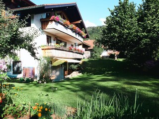 Die Wohnung liegt im Erdgeschoss