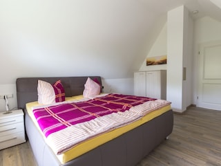 Schlafzimmer im DG FeWo Hiddenseeblick