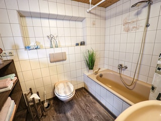 Badezimmer mit Wanne