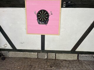Darts für mehrere Spieler im Carport