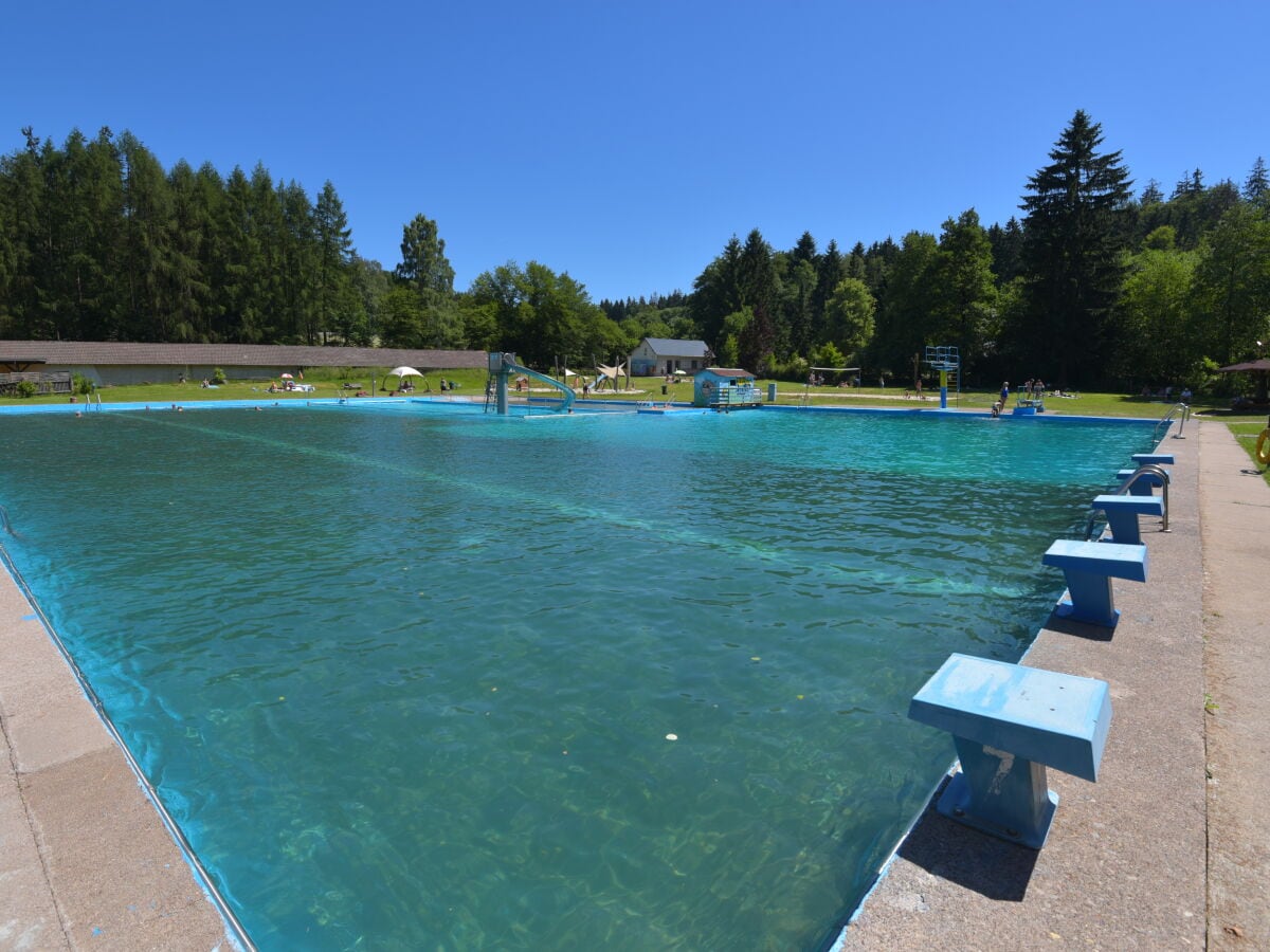 Freibad von Ruhla (direkt neben den Ferienhäusern)