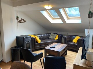 Wohnzimmer mit Küche