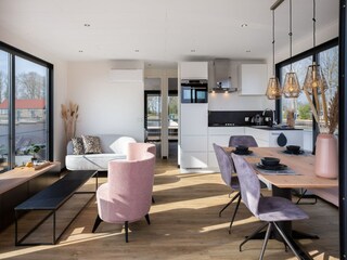 House boat Uitwellingerga Features 10