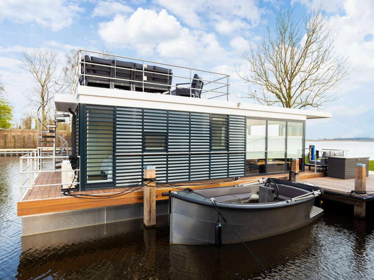 Hausboot Ferienhaus am Sneekermeer für 4 Von Belvilla