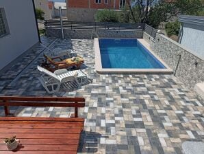 Ferienhaus in Senj mit Pool am Strand - Senj - image1