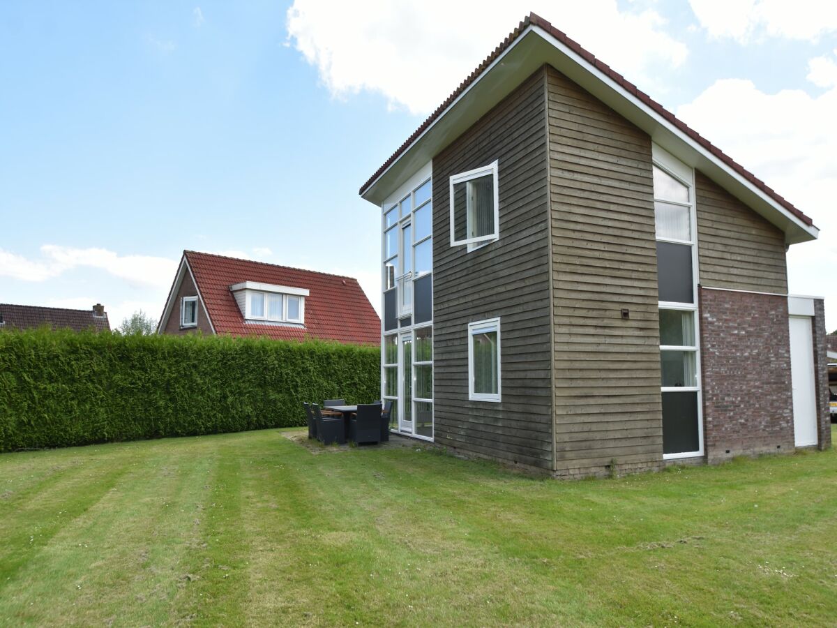 Ferienhaus in Flevoland mit Pool
