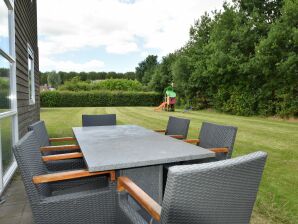 Ferienhaus in Flevoland mit Pool