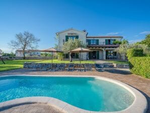 Beautiful villa with swimming pool and fenced garden - Tinjan - image1