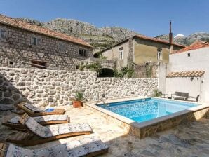 Villa traditionnelle avec piscine à Gruda - Mihanici - image1