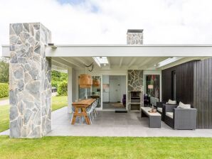 Ferienhaus Magnificent holiday home on Lake Veere
