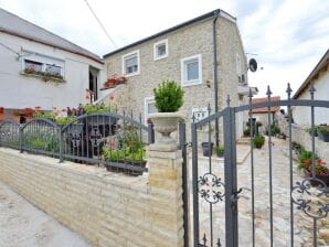 Holiday house Home with swimming  pool & outdoor kitchen - Nin - image1