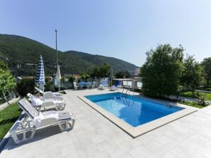 Apartment Villa Celenca - Double Room with Balcony and Sea View - Mokošica - image1