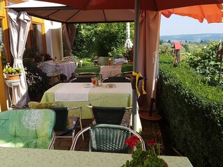 Terrasse mit Grünblick in herrlicher Ruhelage