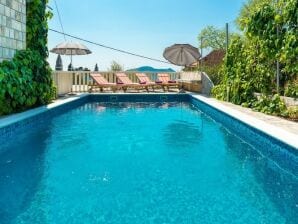 Villa Mia -Three-Bedroom Villa with Swimming Pool - Brsecine - image1