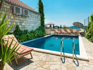 Villa Mia -Three-Bedroom Villa with Swimming Pool - Brsecine - image1