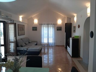 Apartment Mirca Features 5