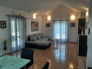 Apartment Mirca Features 11